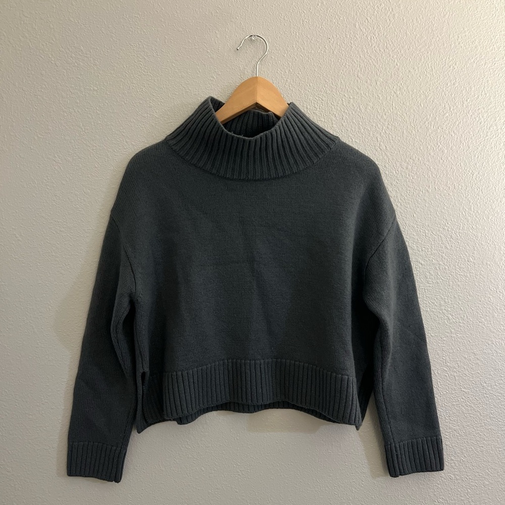 100% Merino Wool, Dark Bluish Gray, Boxy Cropped fit, Medium